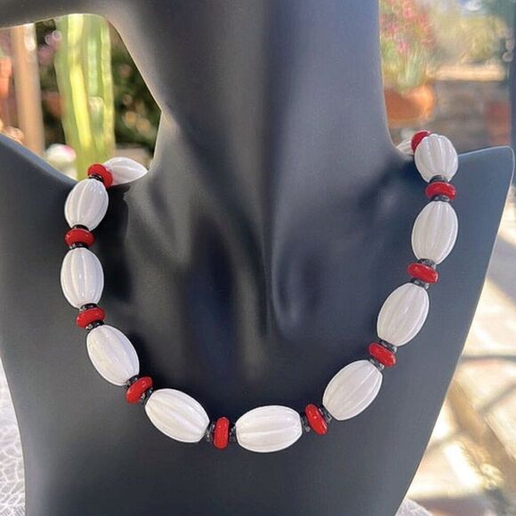 Vintage White Black Red Acrylic Bead Necklace - Picture 1 of 9